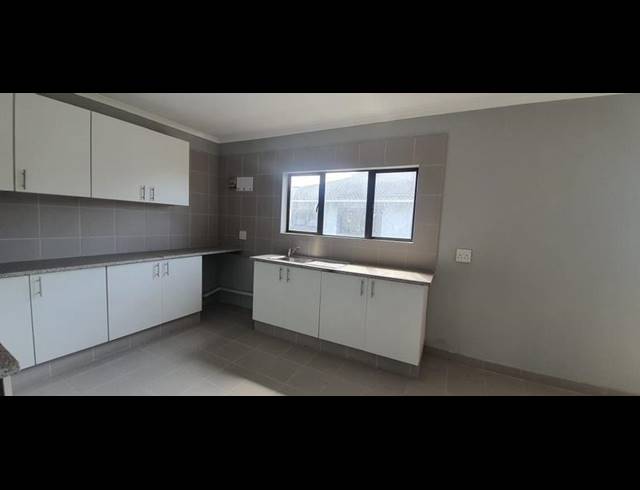 8 BEDROOM COMPLEX FOR SALE IN OVERPORT
